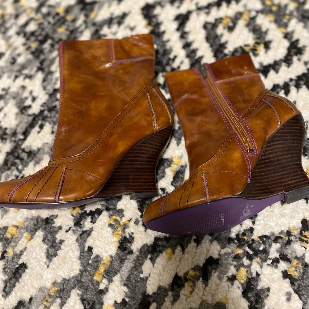 New Kenzie boots size 6